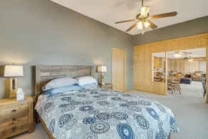 Scenic Views & Yard: Mississippi River Retreat! - Innvendig