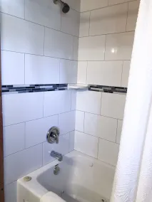 Wild Pacific Waterfront Cabins - Bathroom