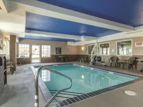 La Quinta by Wyndham Kansas City Airport - Piscine