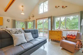 Cozy Hideaway on Key Peninsula w/ Serene Views! - Innvendig