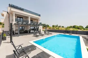 Villa Katarina with pool and jacuzzi - Piscina