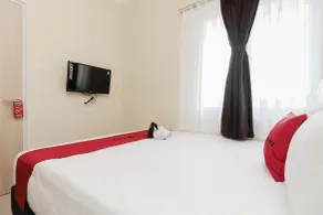 RedDoorz near Soekarno Hatta Airport - Room