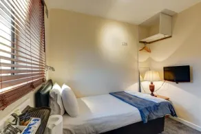 The Commodore Hotel - Zimmer