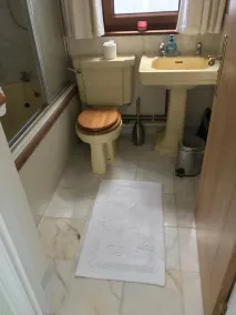 Room-orchard Manor, Fore Street Probus, - Bathroom