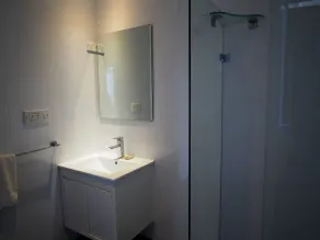 Garden Lodge Sydney Hotel - Bathroom