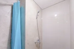 Restful And Cozy Studio At Transpark Bintaro Apartment - Bathroom