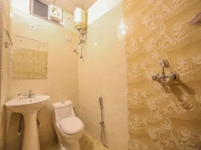 OYO 24565 Hotel Morgan - Baño