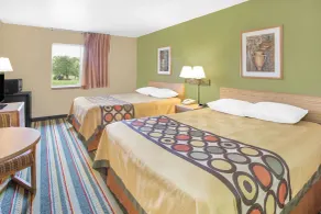 Super 8 by Wyndham East Moline - Chambre