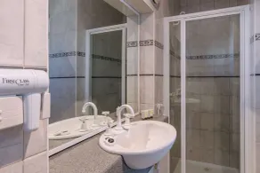 Best Western Governor Gipps Motor Inn - Bathroom