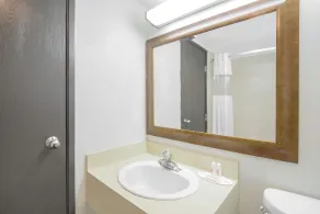 Skylight Inn Willoughby - Cleveland Mentor - Salle de bain
