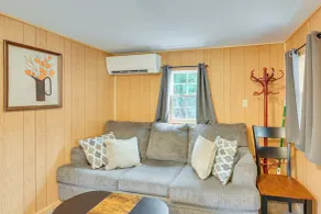 Cozy Brownville Cabin: 2 Mi to Schoodic Lake! - Innvendig
