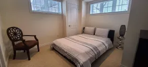 Spacious 2 BR, 3 beds, sleeps 6, kitchen, laundry - Værelse