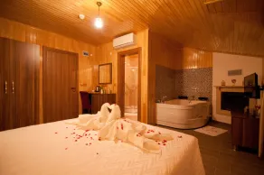 DEFNE OTEL - Habitación