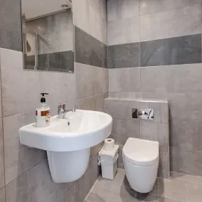 The Picture House Apartments - Bathroom
