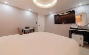 Page 9 Hotel - Quarto