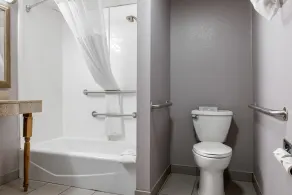Quality Inn & Suites Bedford West - Bathroom