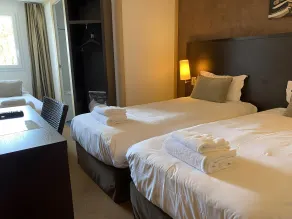 SHELDER Hôtel - CHERBOURG EN COTENTIN - Equeurdreville - Værelse