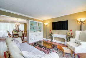 Game Room + Pond: Spacious Gainesville Getaway! - Interior