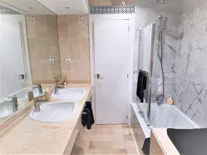Beachside Puerto Banus Stunning Apartment 212 - Badezimmer