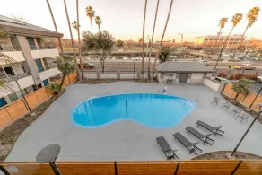 Studio 6 Suites Stockton, CA Waterfront - Piscine