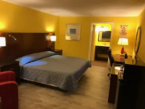 Dragon INN & Suites - Room