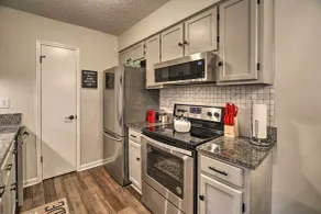 Hike, Ski & More! Modern Sugar Mtn Condo w/ Deck - Interiør