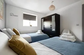 Get Away Home With Hot Tub Sleeps 6 - Room