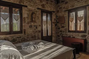 La Villa de Madeleine - Stone Villa with outdoor hot tub in Arcadia, Peloponnese - Room