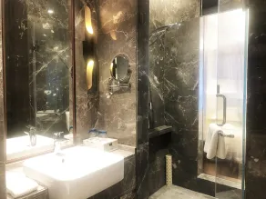 Leshan Ramada Hotel - Badezimmer