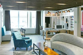 Holiday Inn Hotel & Suites - Calgary Airport North by IHG - Siddeområde i lobbyen