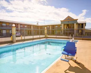 Econo Lodge Temple - Piscine