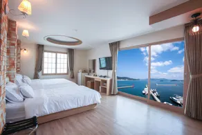 Pam Beach - Room