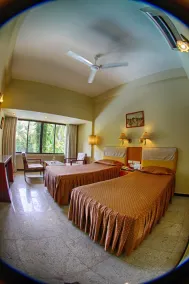 Hotel Parisutham - Room