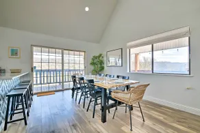 Spacious Family Home on the Water + Boat Dock - Innvendig