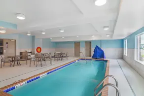 Holiday Inn Express & Suites Minot by IHG - Piscina