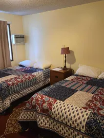 Golden Door Motel - Room