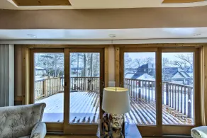 Charming Lake Ripley Cottage w/ Water View! - Intérieur
