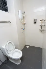 MLH Deluxe Studio Suites @ Landmark Residence - Bathroom