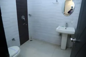 Airport Hotel Golden Jindal - Bathroom
