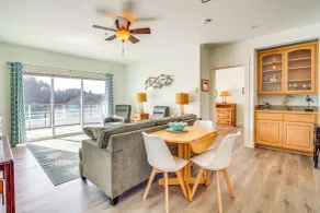 Riverfront Views, Walk to Old Town, Dog Friendly! The Tide That Binds - Innvendig