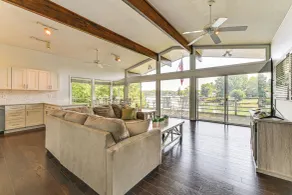 Launch & Dock: Lake Norman Retreat w/ Scenic Deck - Interiør