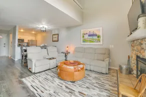 1 Mi to Nubs Nob Ski Resort: Harbor Springs Condo - Innvendig