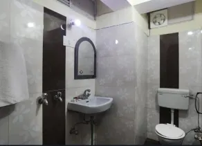 Oak Shade Hotel - Bathroom