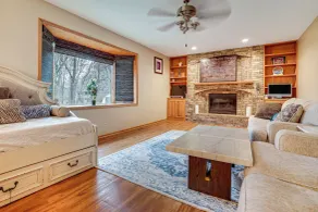 Rare Gem on a Ravine, Family Home in North Mankato - Innvendig