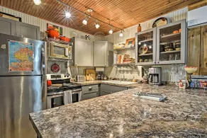 Pet-Friendly 'One Crow Cottage' in Harbor Springs! - Interior