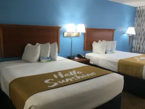 Days Inn & Suites by Wyndham Tallahassee Conf Center I-10 - Værelse