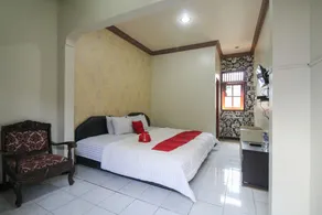 RedDoorz near Sarangan Lake - Zimmer