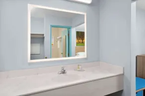 Days Inn & Suites by Wyndham Siler City - Salle de bain