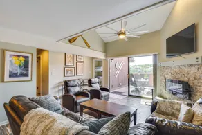 Lakefront Condo Indoor pool, sauna, & pickle ball! - Innenbereich