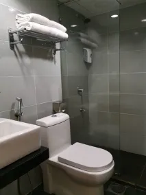 Palace Hotel - Bathroom